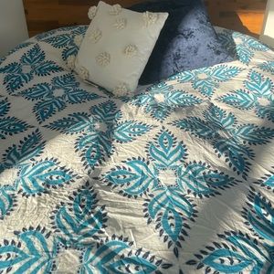 John Robshaw Queen Duvet Cover and One Pillowcase